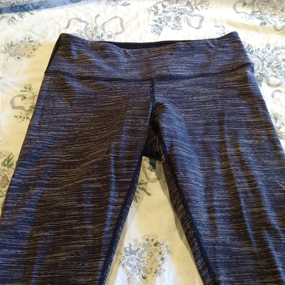 Lululemon Wunder Under Crop - Picture 4 of 9